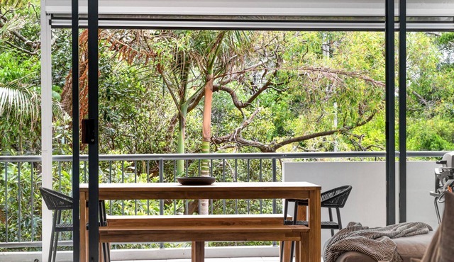 Central Location Stylish 3 Bed Pool - Sunshine Central