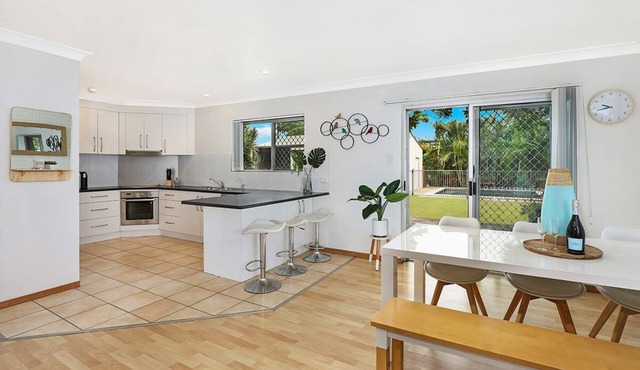 Central Mooloolaba Beach House with 1 bedroom unit attached. . in Mooloolaba