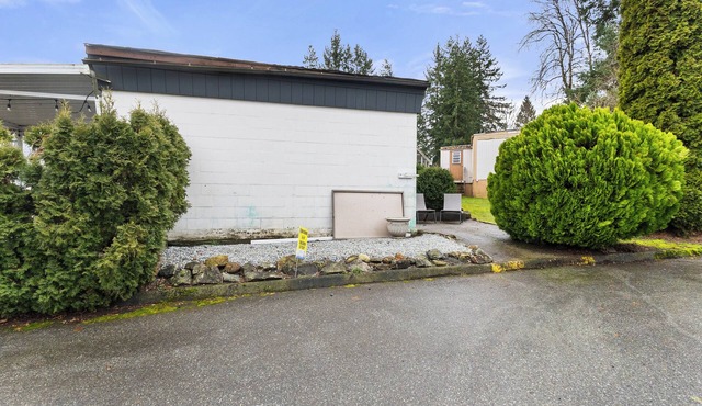 Charming 3-bedroom bungalow in tranquil Langley Township getaway in Resort