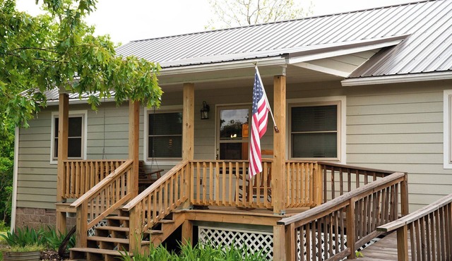 Charming 3-bedroom cabin with a view, AC/wifi located near Mountain View