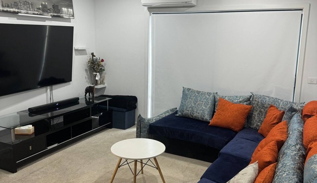 Charming 3-bedroom townhome with WiFi and AC in Coombs