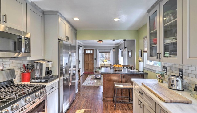 Charming Craftsman Bungalow With Garden & Hot Tub!