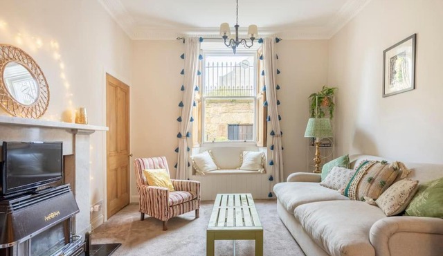 Charming flat in quiet street in Stockbridge