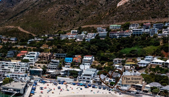 Charming Heritage Cottage, sleeps 2 - Opposite Bikini Beach