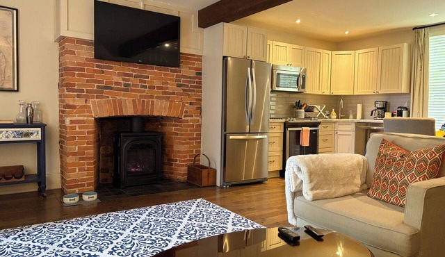 Charming historic home in the heart of Old Town Niagara-on-the-Lake