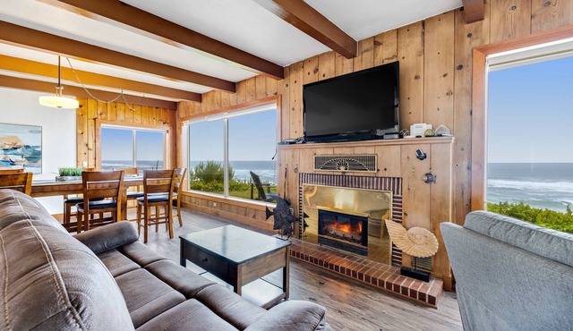 Charming Oceanfront House with Gorgeous Water Views and Beach Access