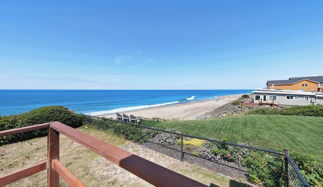 Charming Oceanfront Home with Nearby Beach Access and Amazing Ocean Views