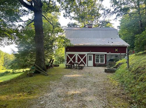 Charming Rustic Barn in Spruce Pine