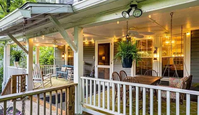 Charming Updated 1920's Cottage - Perfect for Groups and Families