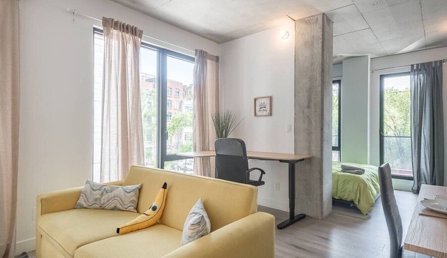 Chic 2BR Balcony Old Port & Downtown + Parking