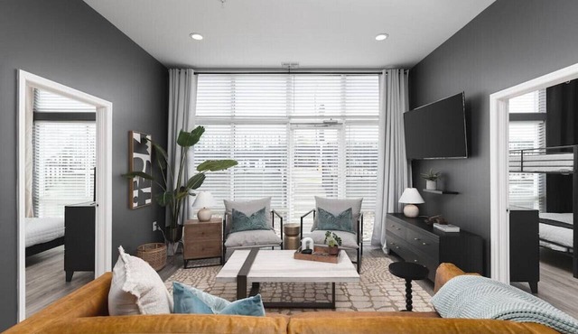 Chic East Nash - Walk to Restaurants, Bars, Music