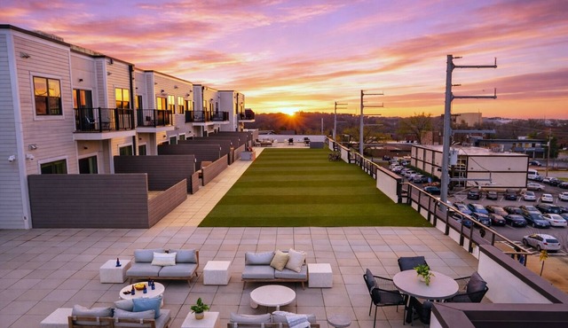 Chic Studio + Shared Terrace | Heart of Hillsboro Village | The Belcourt