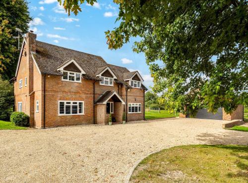 Chilterns Countryside Hideaway with Hot Tub - Pass the Keys