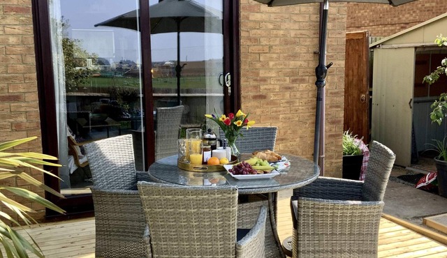 Cinque Ports Snug - parking, mins to sea and golf
