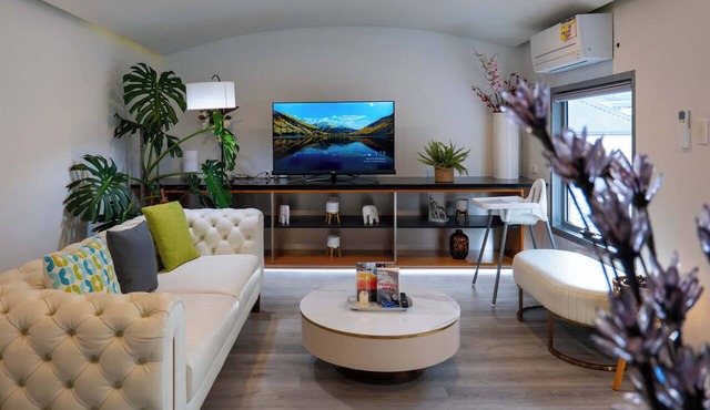Cityside Beautiful Lodge - close to City & Airpor