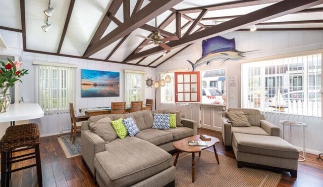 Classic Beach House 1 block off the Main Drag!