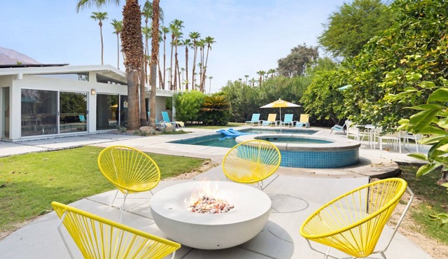 Classic Mid-Century Modern Home! Pool! 1-mile to downtown!