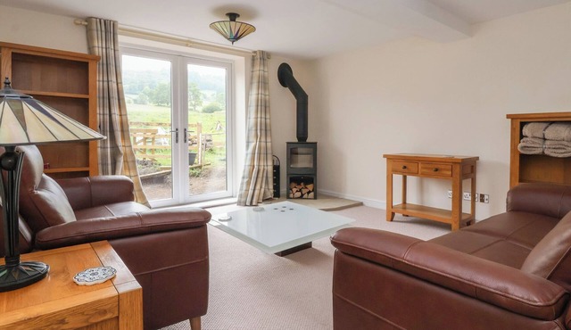 CLIFFE HOUSE COTTAGE, romantic, with open fire in Pateley Bridge