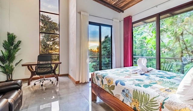 Cloud Forest Retreat , 2BR, Private Balconies, Birdwatching, 3km to center.