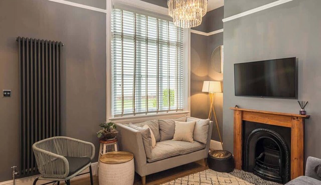 Coastal Cottage: Dog friendly cottage with garden