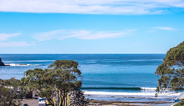 Coastal setting minutes from beach and shops