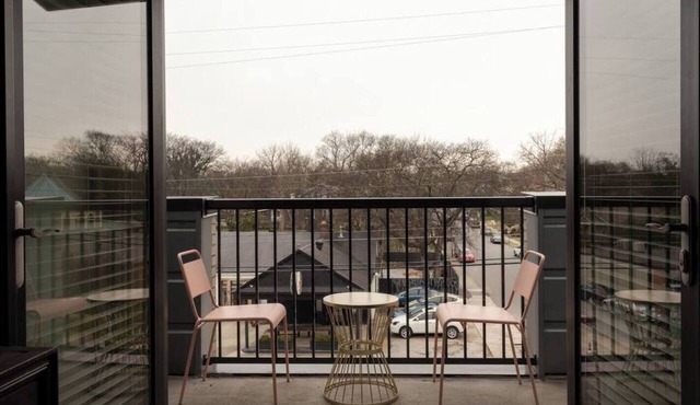 Coffee Shops, Restaurants, Bars, Salons and Boutiques, just steps away.