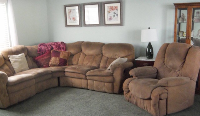 Comfortable 2-bedroom Mid-term rental with AC in friendly Norco neighborhood