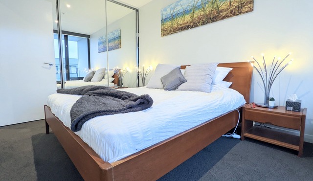 Comfortable and modern 1bedroom with parking, wifi, close to the city