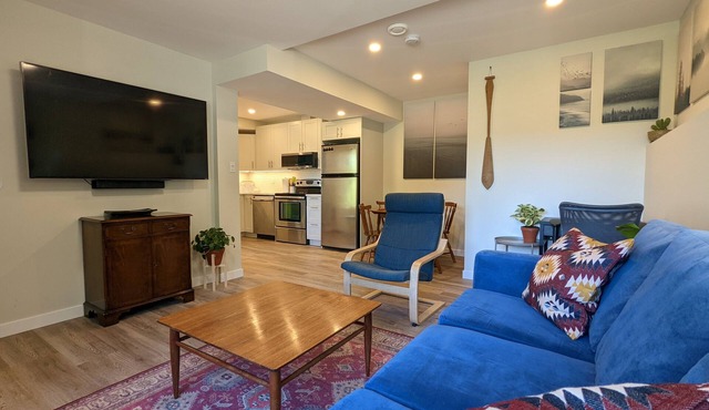 Comfortable one bedroom by the ocean