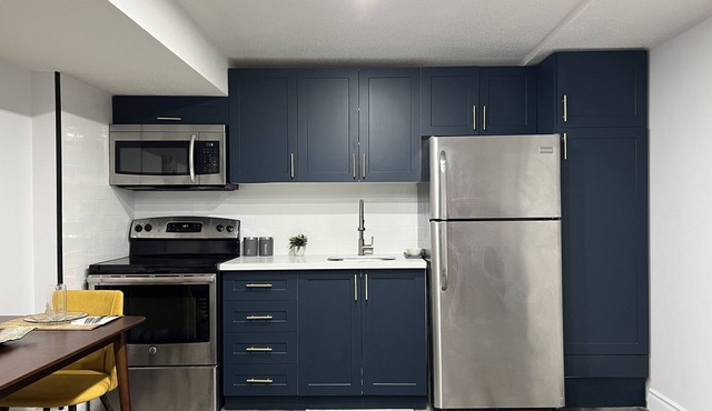 Comfortable, Private Bachelor Studio in Markham