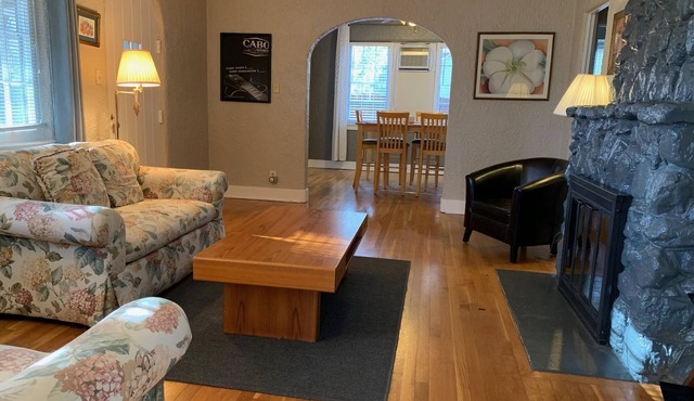 Comfortable Romantic Place, Relaxation, Great Location, Great Neighborhood,