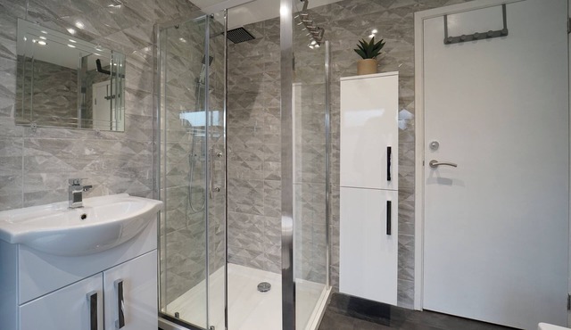 Comfortable Wetherby town house sleeps 9 perfect for families or larger groups