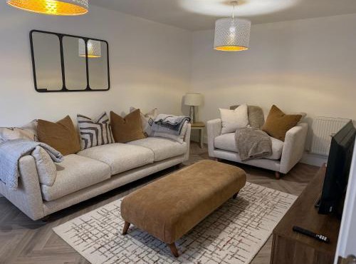 Contractor 4 Bed 3 Bath House Near Airport Parking Barry Island with Parking