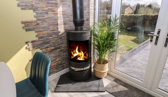 COSMIC PEARL, pet friendly, with open fire in Whitkirk