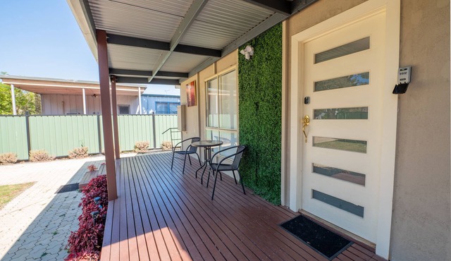 Cosy, Cheerful 3 Bedroom Home