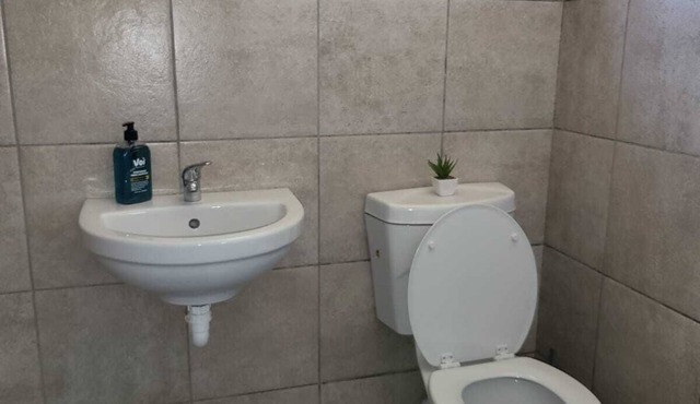 Cozy 1-Bedroom Apartment in the heart of Bellville.
