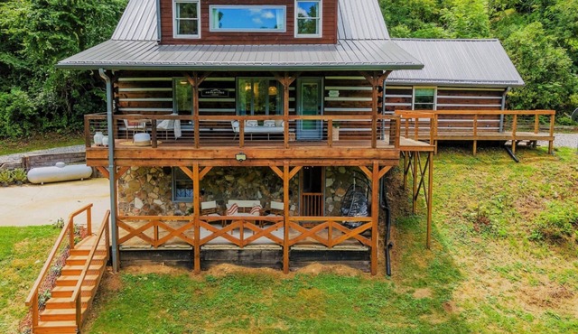 Cozy Boho Log Cabin 20 mins to AVL with Hot tub-Game room-Creek-Firepit-Hammock