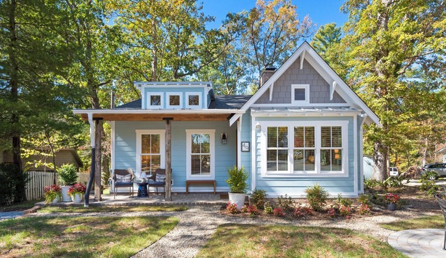 Cozy Cottage across the street from Carl Sandburg National Park
