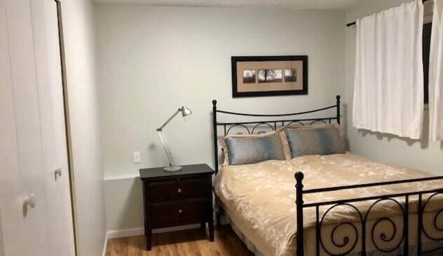 Cozy One Bed Suite Near Beach