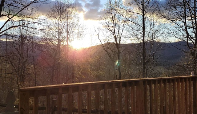 Cozy Pet Friendly Mountain Log Cabin in the Smokies with Deck and fire pit.