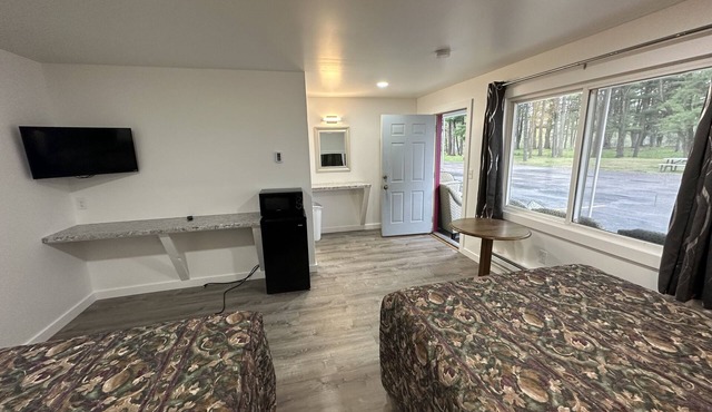 Cozy updated Boutique Motel on the Lake Delton Strip