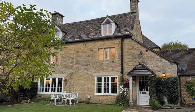 Craigmoor Cottage, enchanting, tranquil & central in Bourton-on-the-Water
