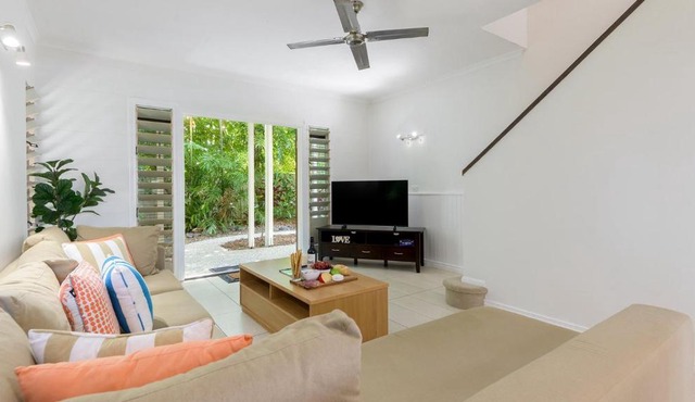 Craven Cottage at Full Moon Terraces - Tropical Queenslander Townhouse