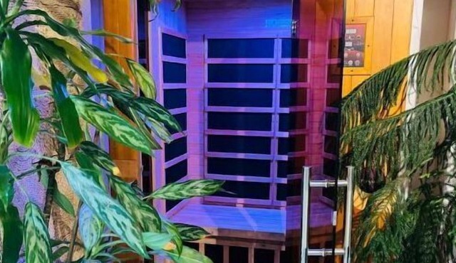 Creative Retreat with Sauna - Jungle Farm House