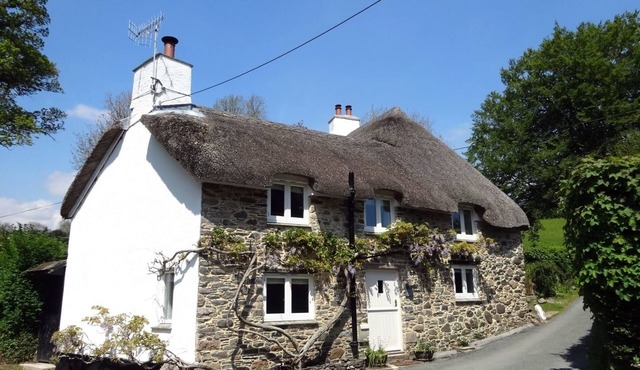 CULLAFORD COTTAGE, pet friendly, luxury holiday cottage in Scorriton