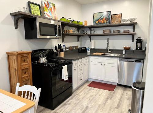 Cute 1 bedroom Ohana 10 miles from Eugene