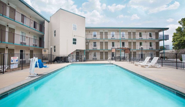 Days Inn by Wyndham Harrison