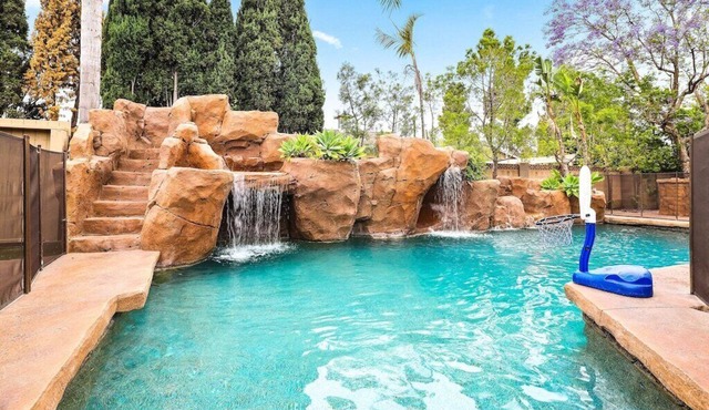 Disney Getaway | Pool & Mini-Golf - HVH Ames