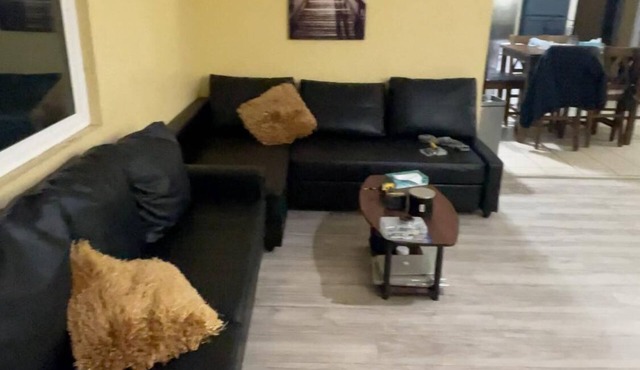 Disneyland midterm/long term stays welcome budget friendly 5 beds/2bath