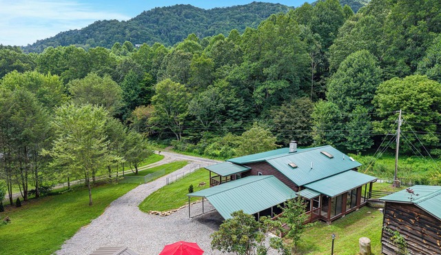 Dogwood Cabin in Clyde - Perfect for a cozy getaway